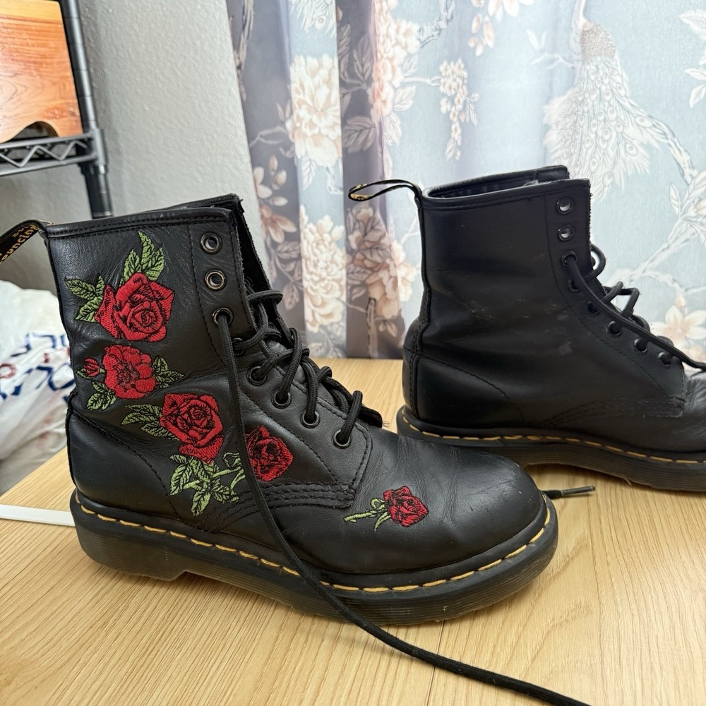 Dr. Martens 1460 Vonda Floral Leather Boots Women's US 6 Black Lace Up EUC